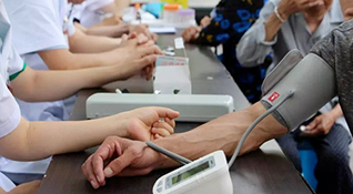 邦爾骨科“走企業(yè)、進(jìn)社區(qū)、送健康”大型公益服務(wù)活動(dòng)來(lái)到百妙社區(qū)